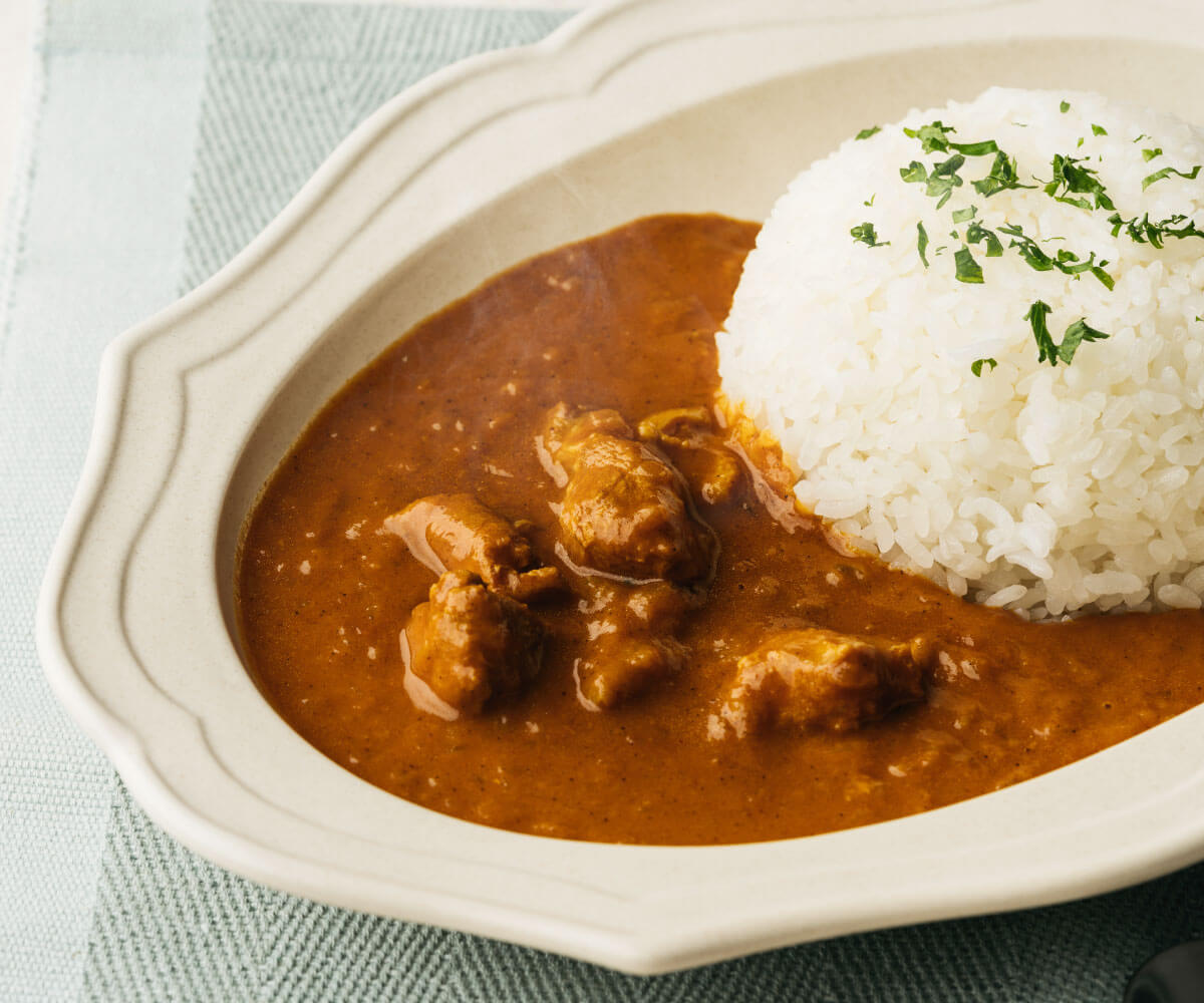 九州素材を使ったレトルトカレー「チキンカレー」